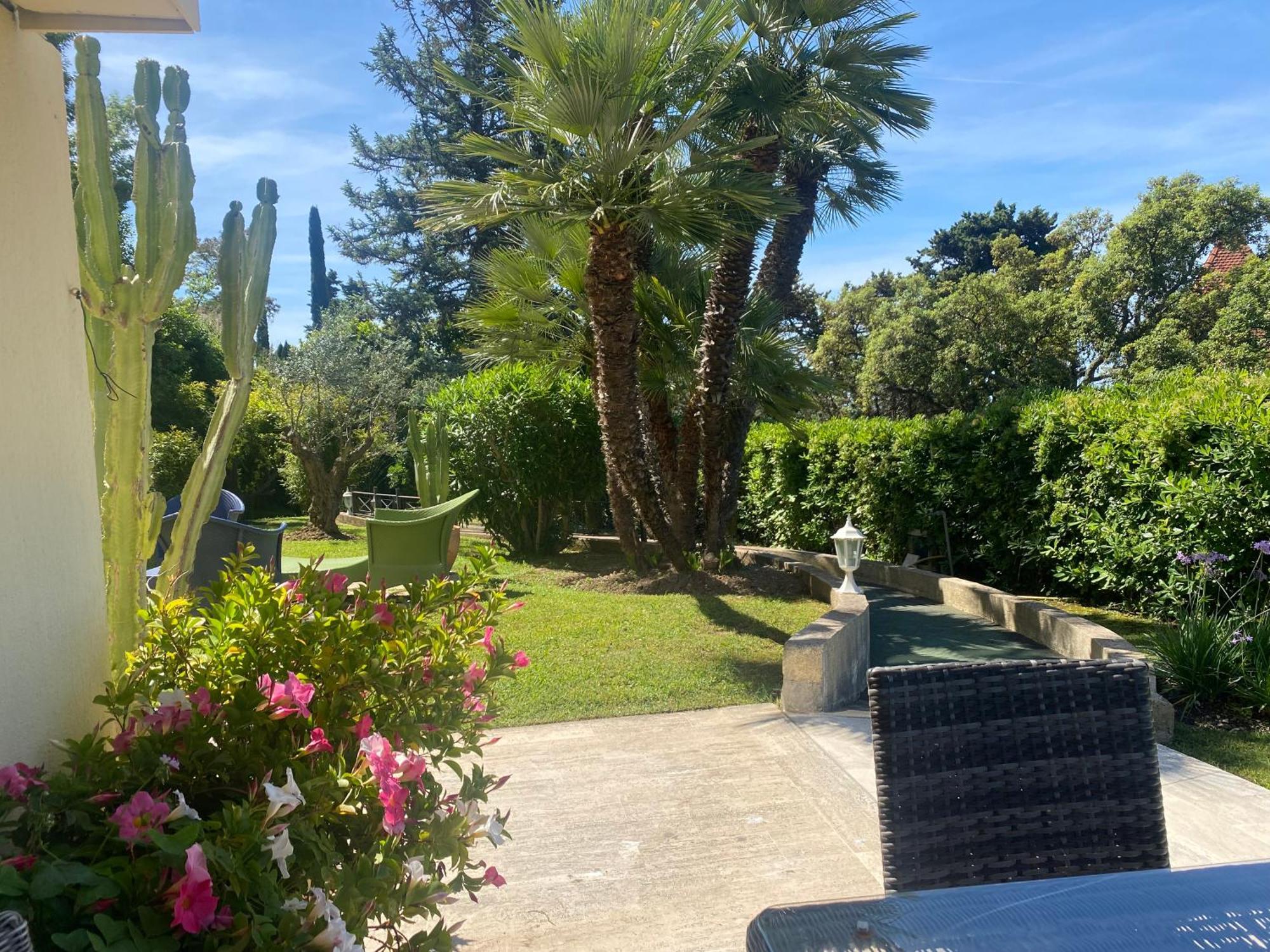 - Le Saint Georges Avec Superbe Jardin Et Vue Panoramique